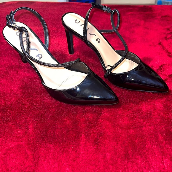 Shinny Black Pointy Heels / Kitten Heels / Pointed Toe Heels - Picture 2 of 4